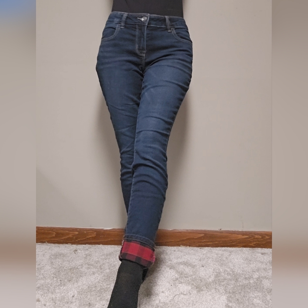m jeans by maurices™ Super Soft Mid Rise Plaid Cuffed Jegging - Picture 3 of 10